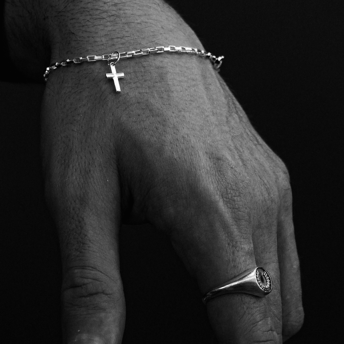Pulseira Classic Slim + Pingente Cross Mini Bold