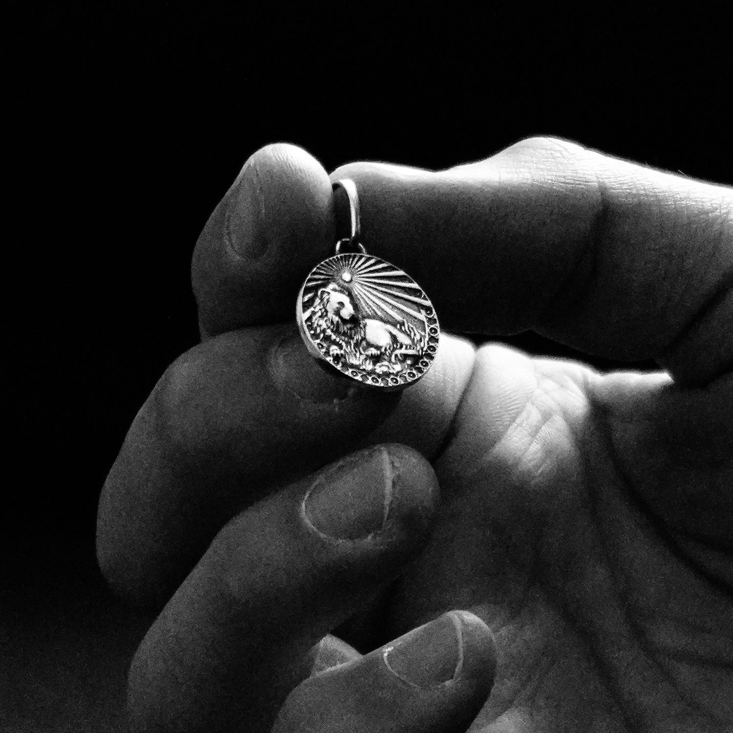 Amuleto de prata Leo Leão | Old Siller 