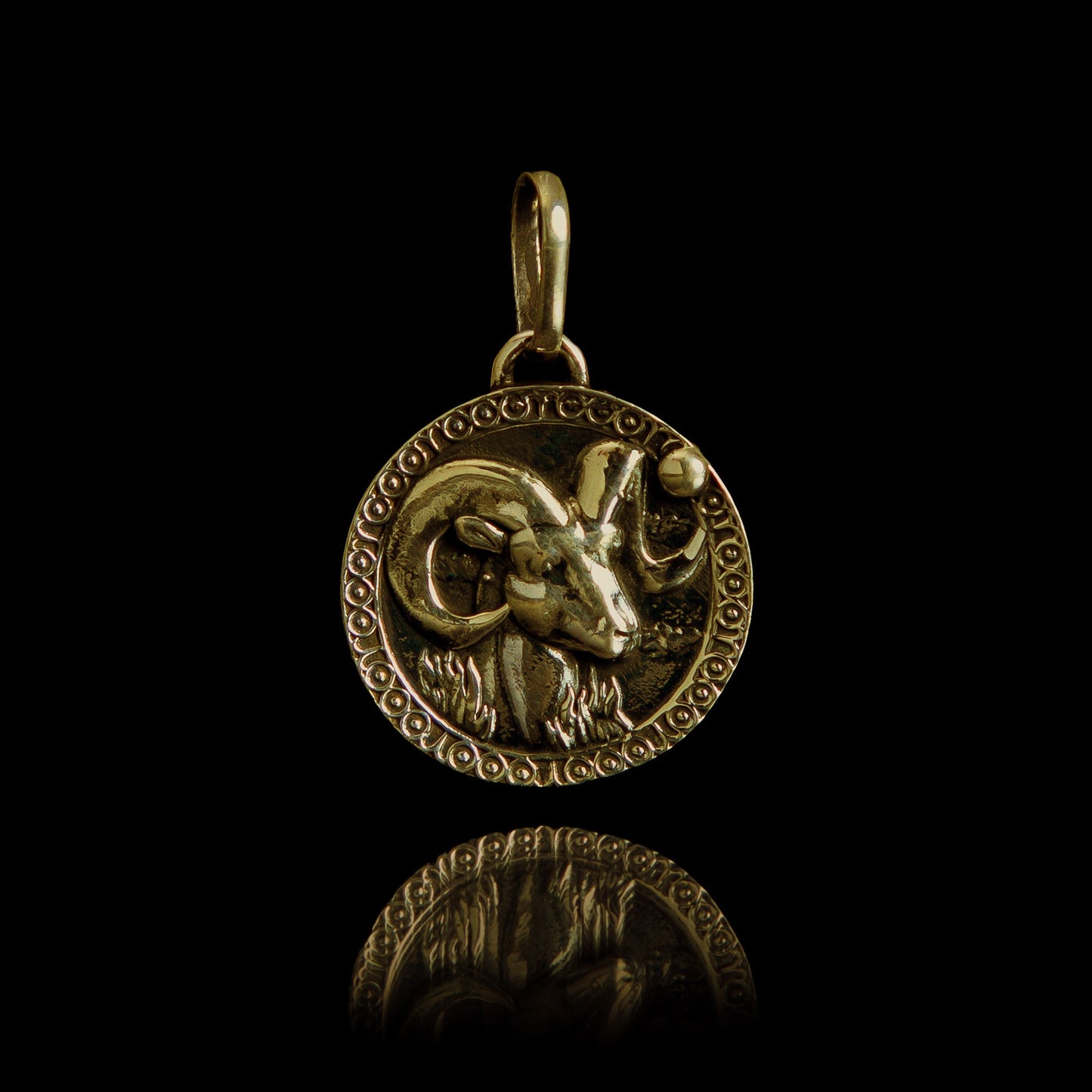 Amuleto de Prata Aries Banhado a Ouro