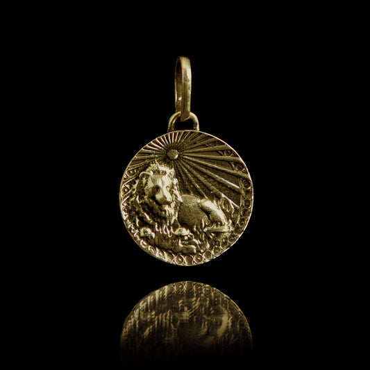 Amuleto de Prata Leo Banhado a Ouro