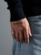 MATERIAL: PRATA OXIDADA | Anel Medal SB Slim Prata Oxidada Modelo em Prata 925