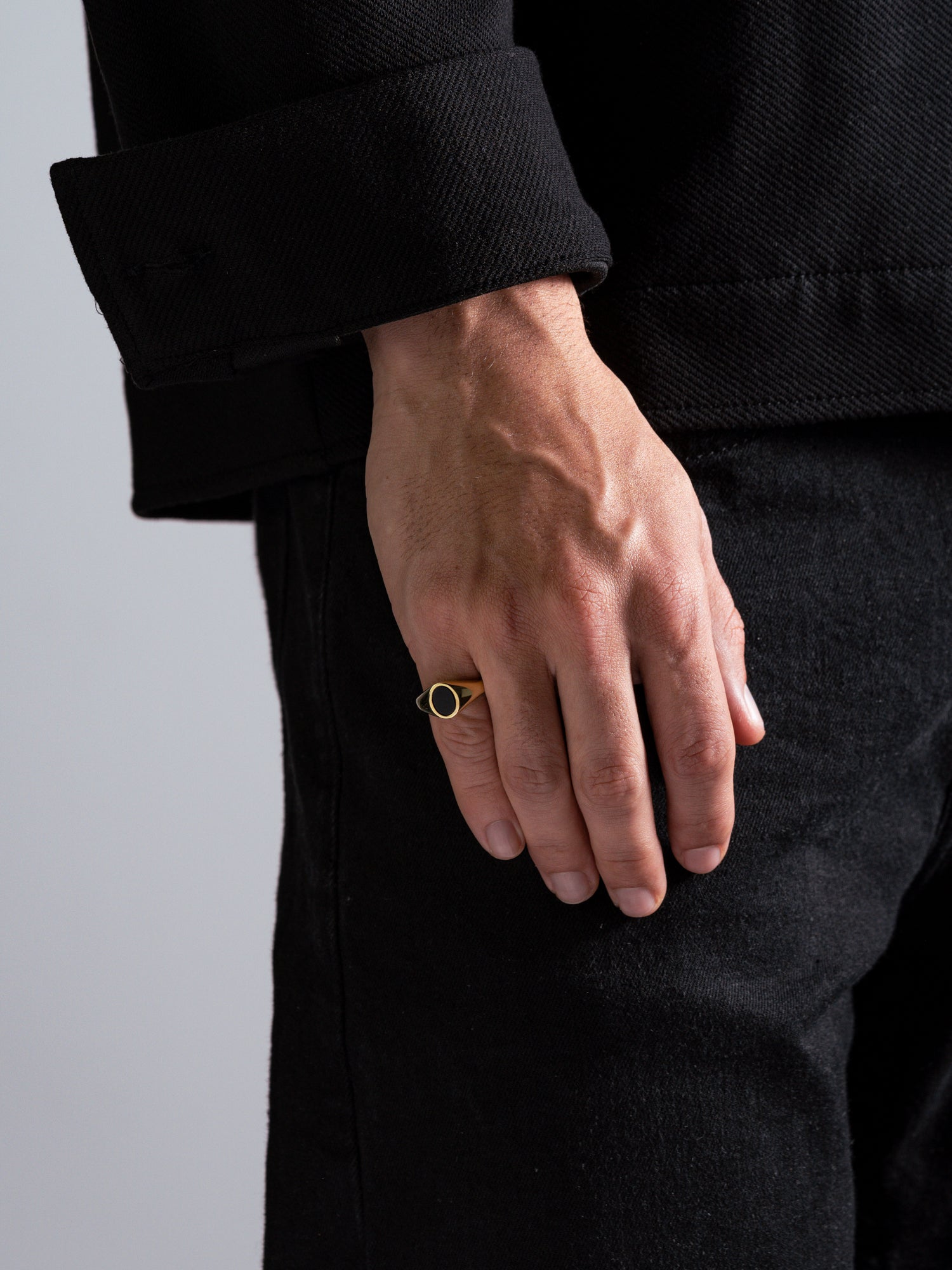 MATERIAL: PRATA BANHADA A OURO | Anel Nox em Prata 925 banhada a Ouro 18k