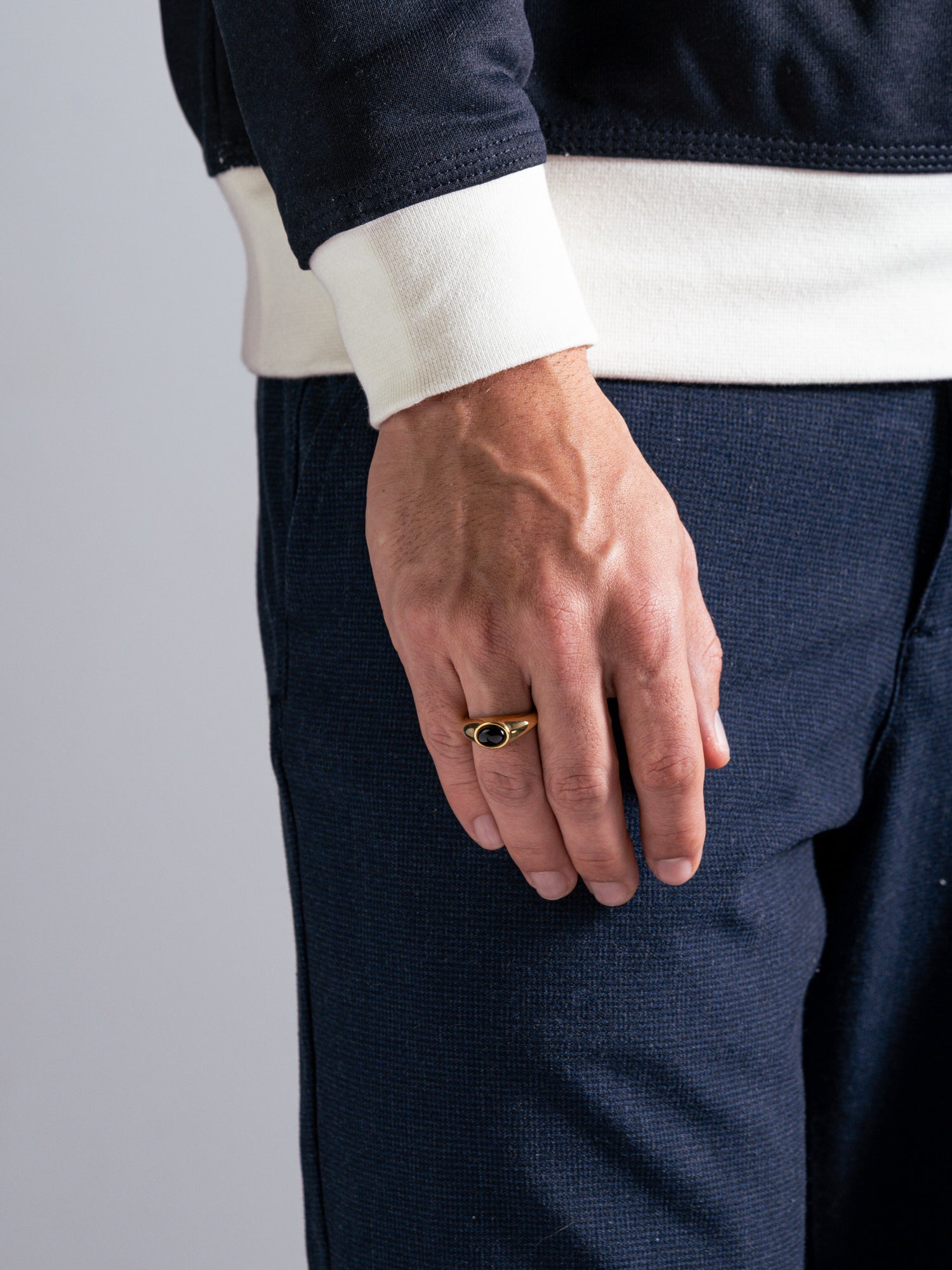 MATERIAL: PRATA BANHADA A OURO | Anel Nyx em Prata 925 banhada a Ouro 18k