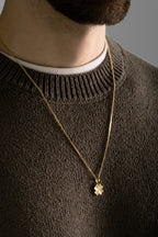 MATERIAL: PRATA BANHADA A OURO | Pingente Clover Mini em Prata 925 banhada a Ouro 18k