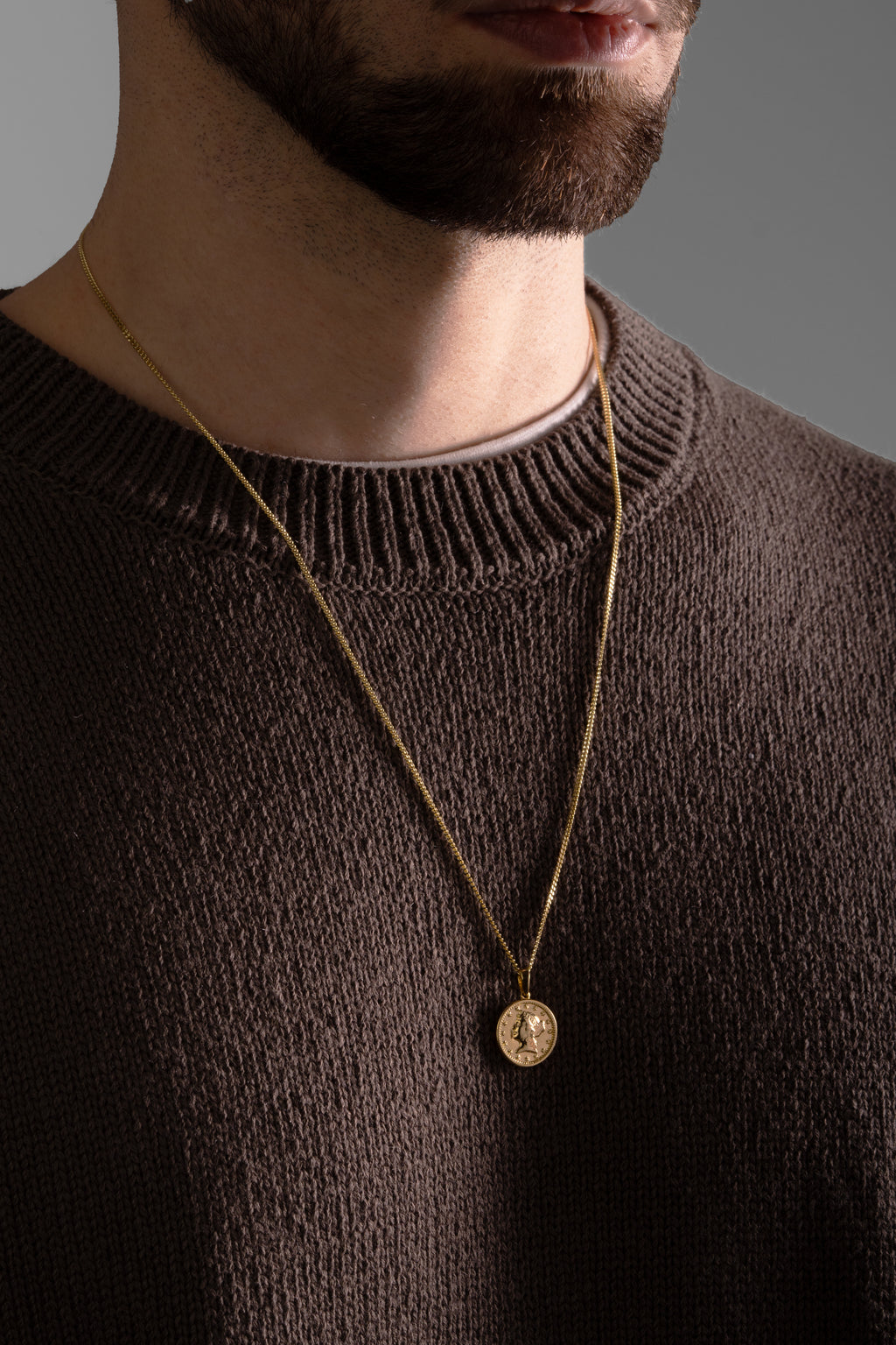 Colar Coin PRATA BANHADA A OURO Modelo
Colar Creed PRATA BANHADA A OURO Modelo