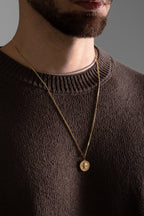 Colar Coin PRATA BANHADA A OURO Modelo
Colar Creed PRATA BANHADA A OURO Modelo