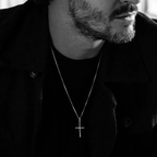 MATERIAL: PRATA | Colar Cross Medium em Prata 925