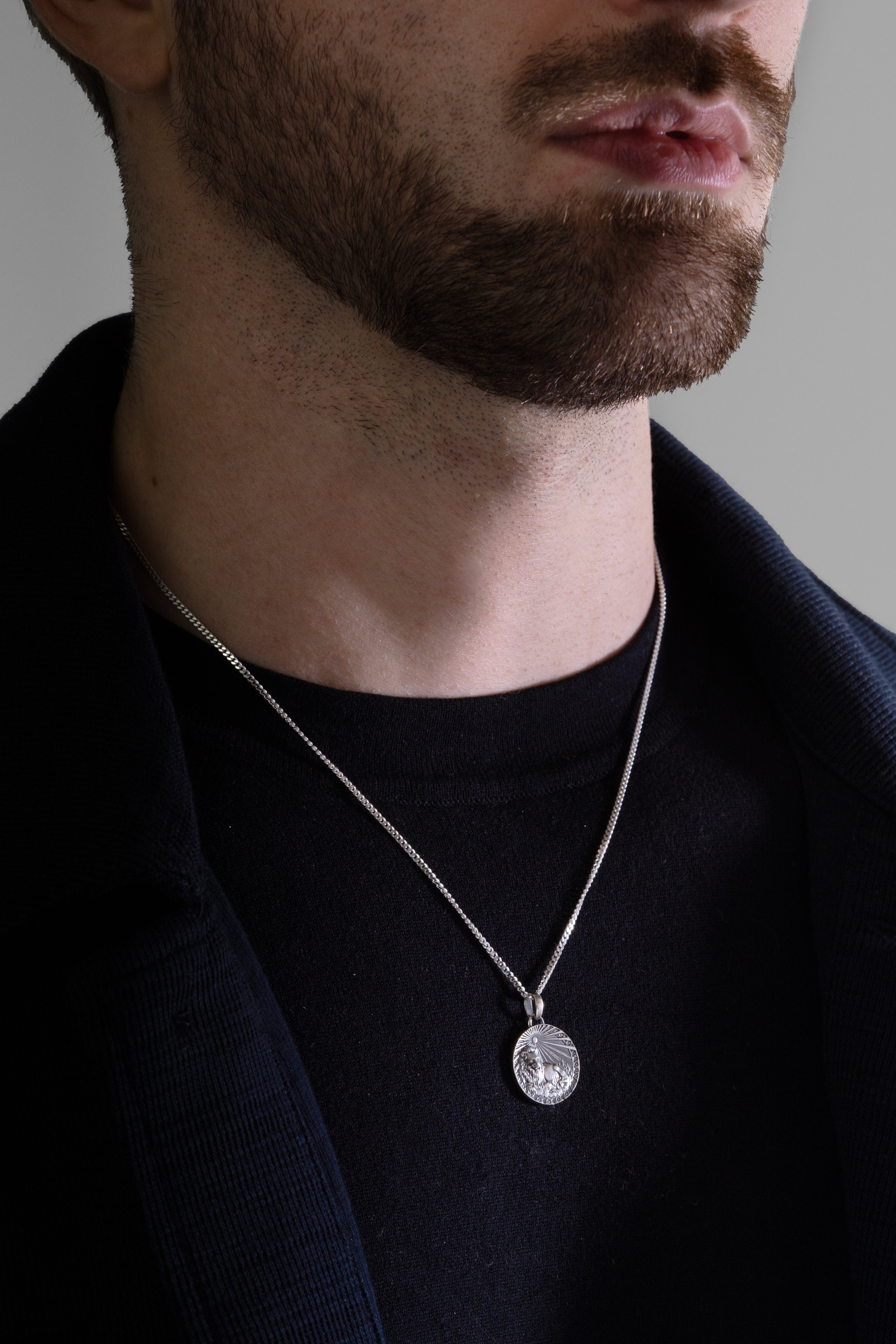 MATERIAL: PRATA OXIDADA | Colar Leo em Prata 925 Oxidada