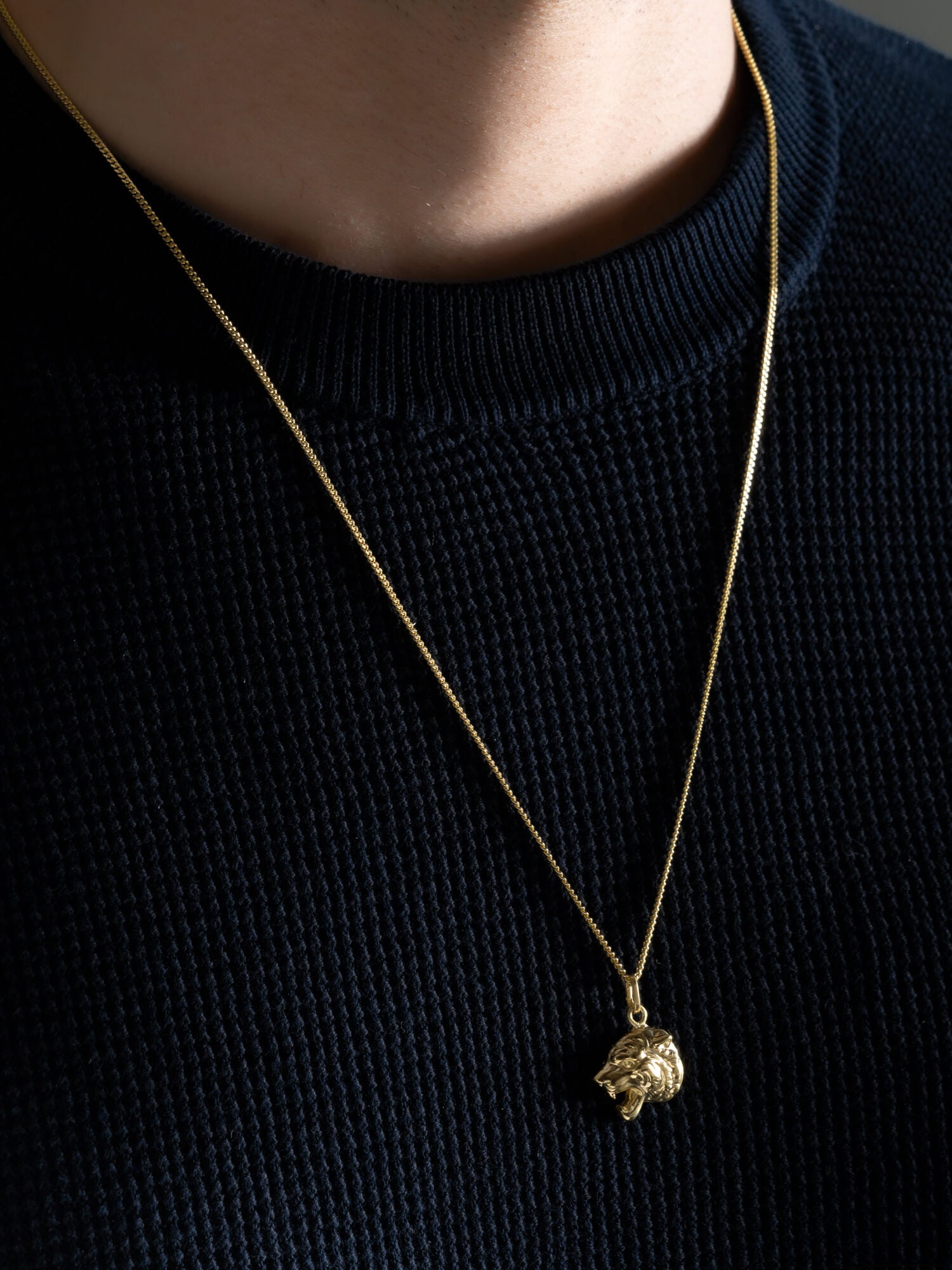 MATERIAL: PRATA BANHADA A OURO | Pingente Savage em Prata 925 banhada a Ouro 18k