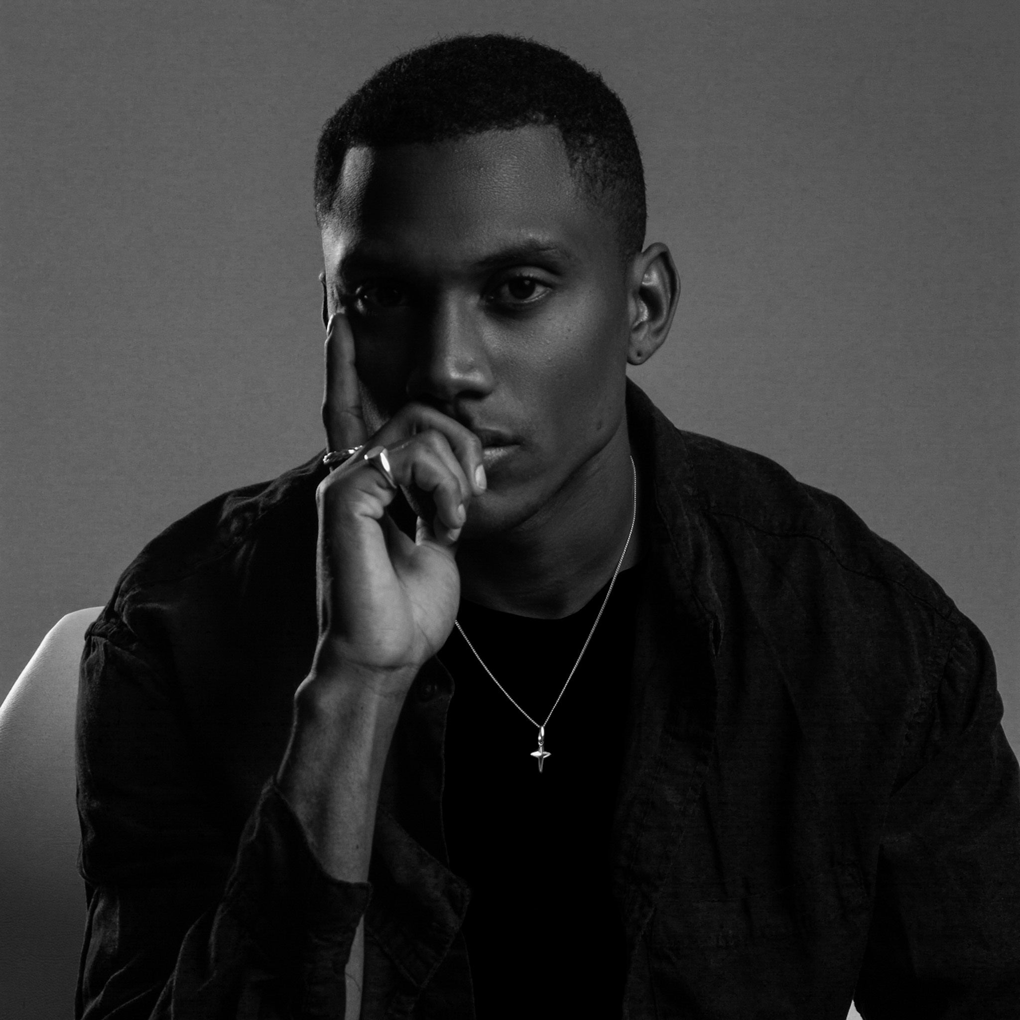 MATERIAL: PRATA | Colar Star Cross em Prata 925