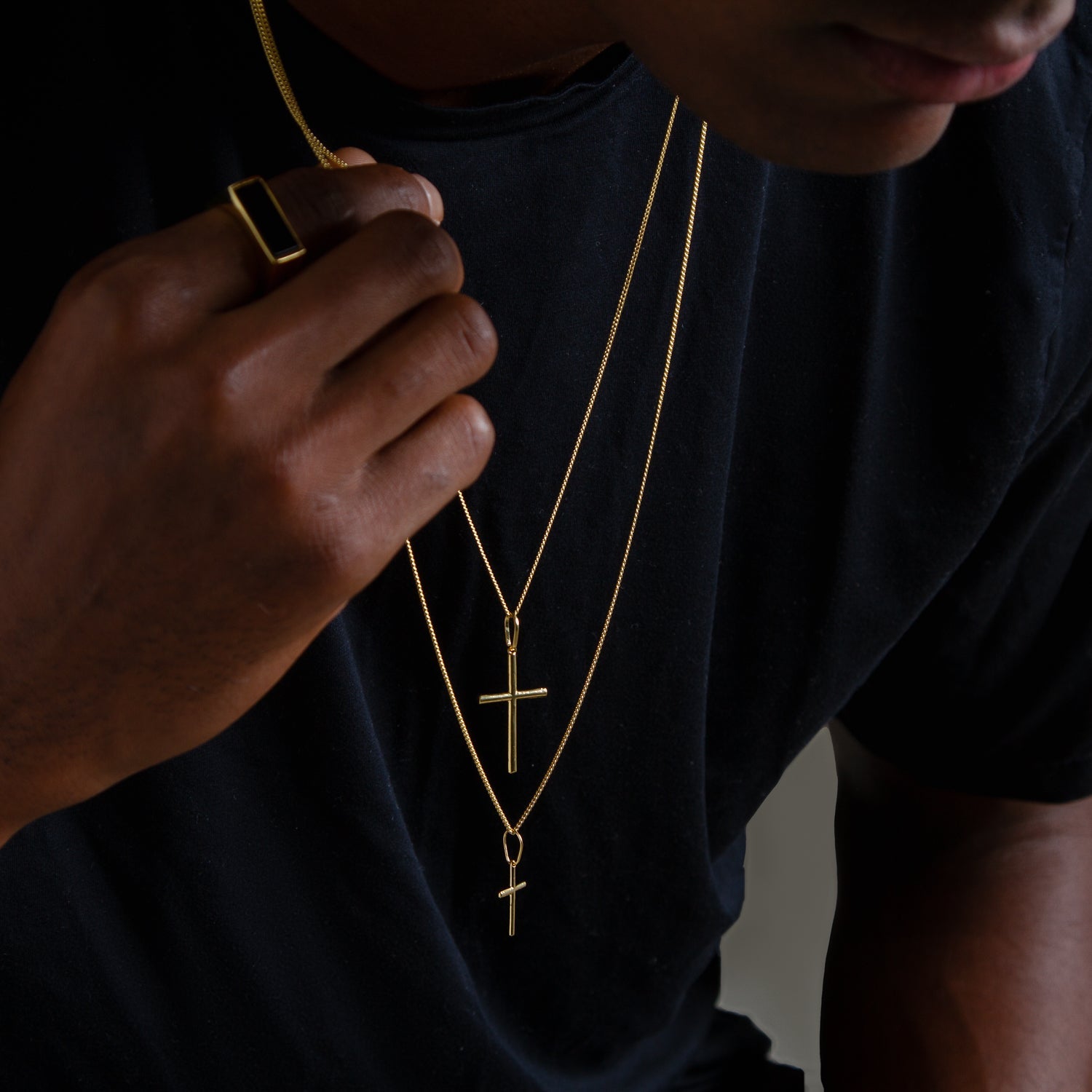 MATERIAL: PRATA BANHADA A OURO | Pingente Cross Medium em Prata 925 banhada a Ouro 18k