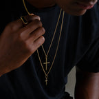 MATERIAL: PRATA BANHADA A OURO | Colar Cross Medium em Prata 925 banhada a Ouro 18k