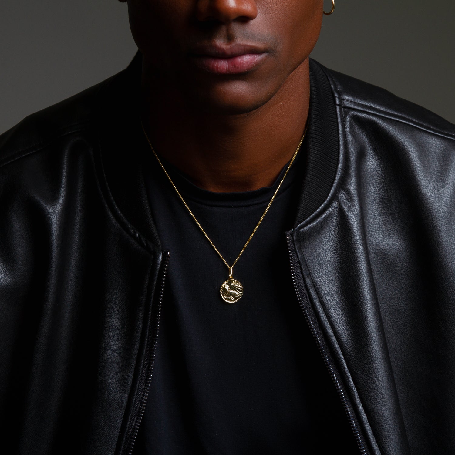 MATERIAL: PRATA BANHADA A OURO | Colar Leo em Prata 925 banhada a Ouro 18k