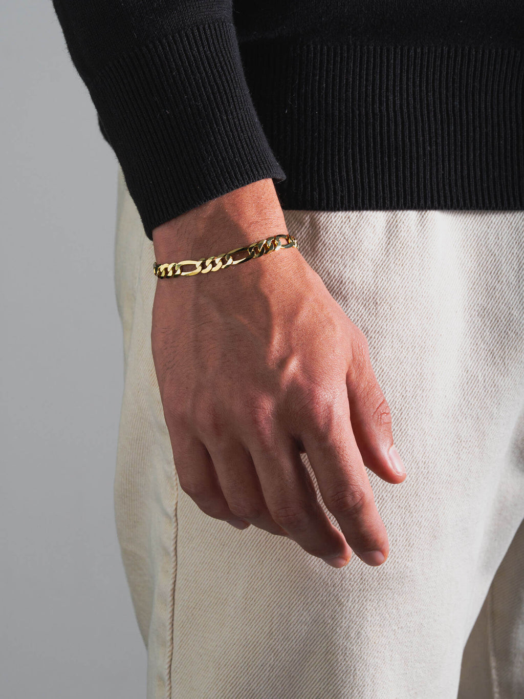 MATERIAL: PRATA BANHADA A OURO | Pulseira Figaro Large em Prata 925 banhada a Ouro 18k