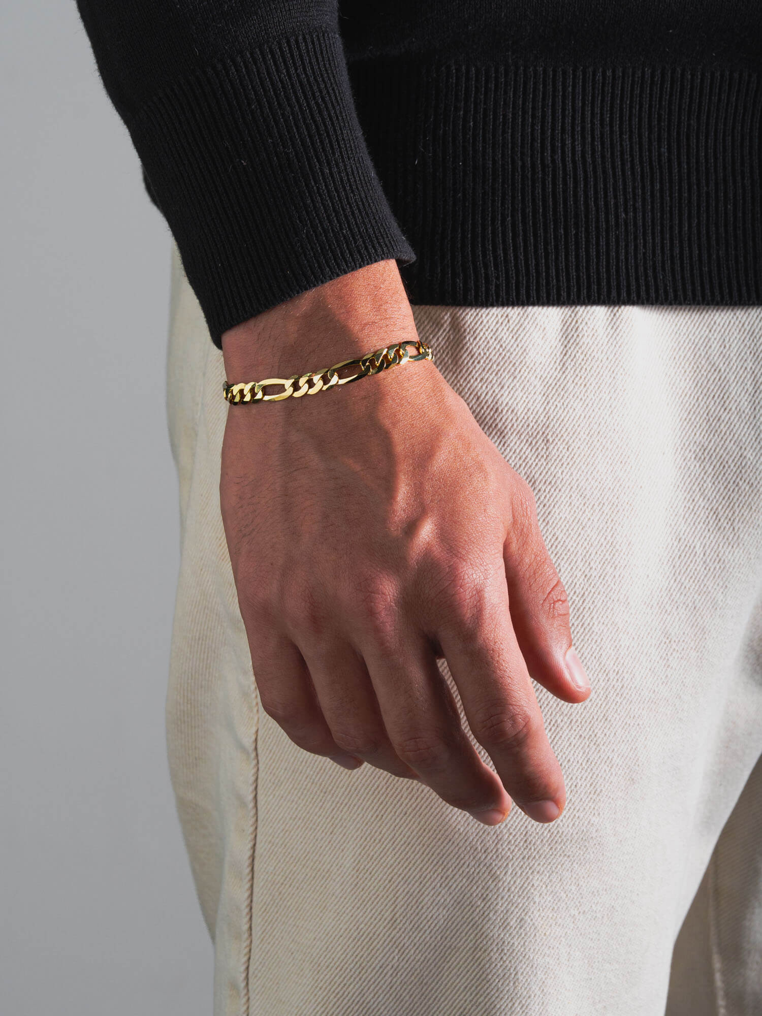 MATERIAL: PRATA BANHADA A OURO | Pulseira Figaro Large em Prata 925 banhada a Ouro 18k
