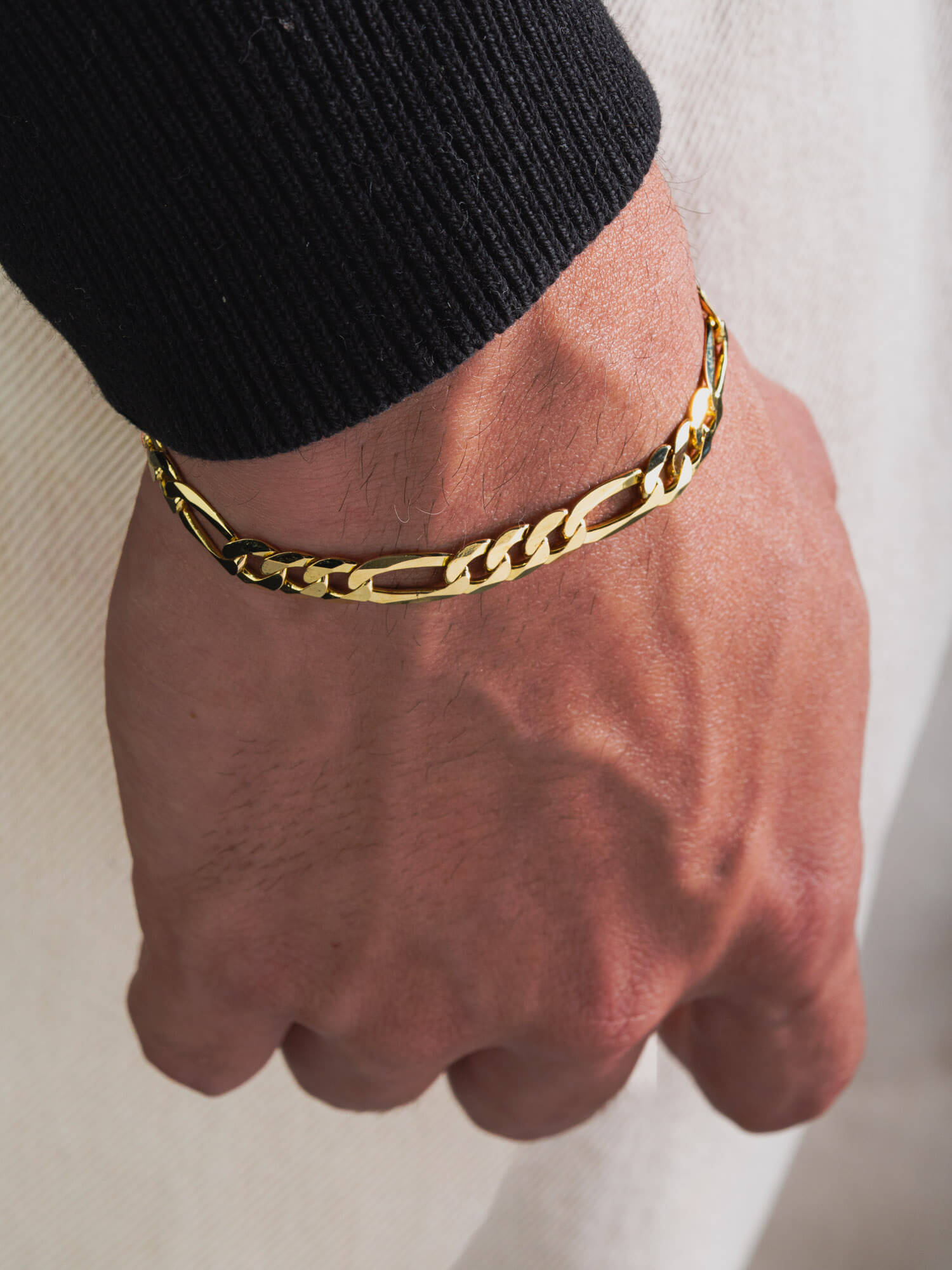 MATERIAL: PRATA BANHADA A OURO | Pulseira Figaro Large em Prata 925 banhada a Ouro 18k