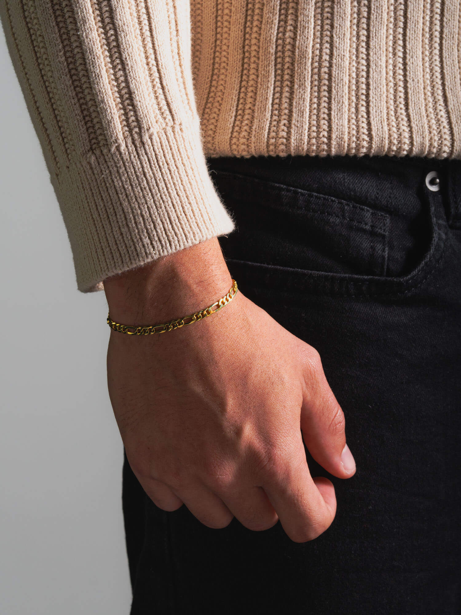 MATERIAL: PRATA BANHADA A OURO | Pulseira Figaro Slim em Prata 925 banhada a Ouro 18k