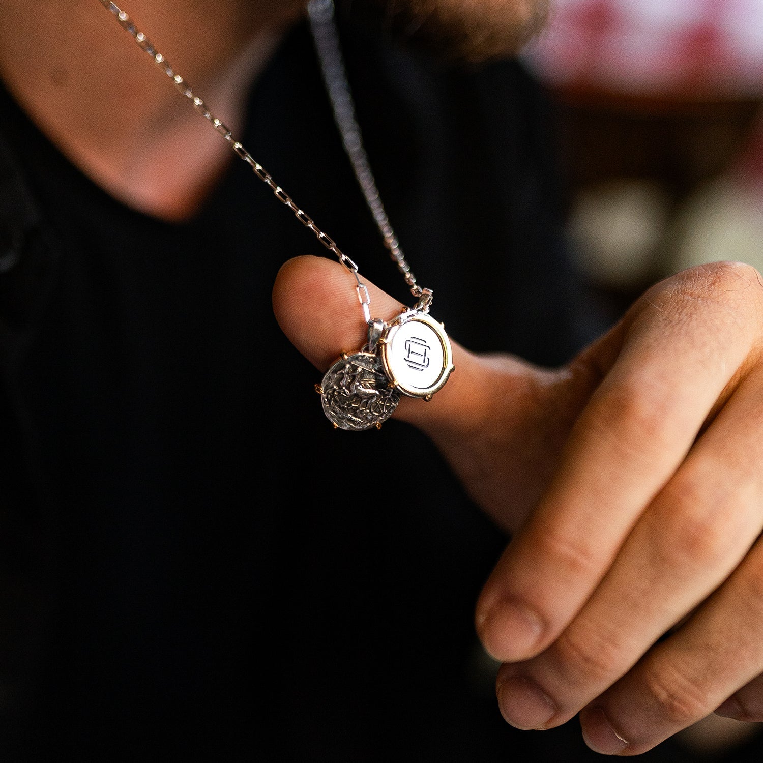 MATERIAL: PRATA E OURO| Pingente Conquer em Prata 925 e Ouro 18K