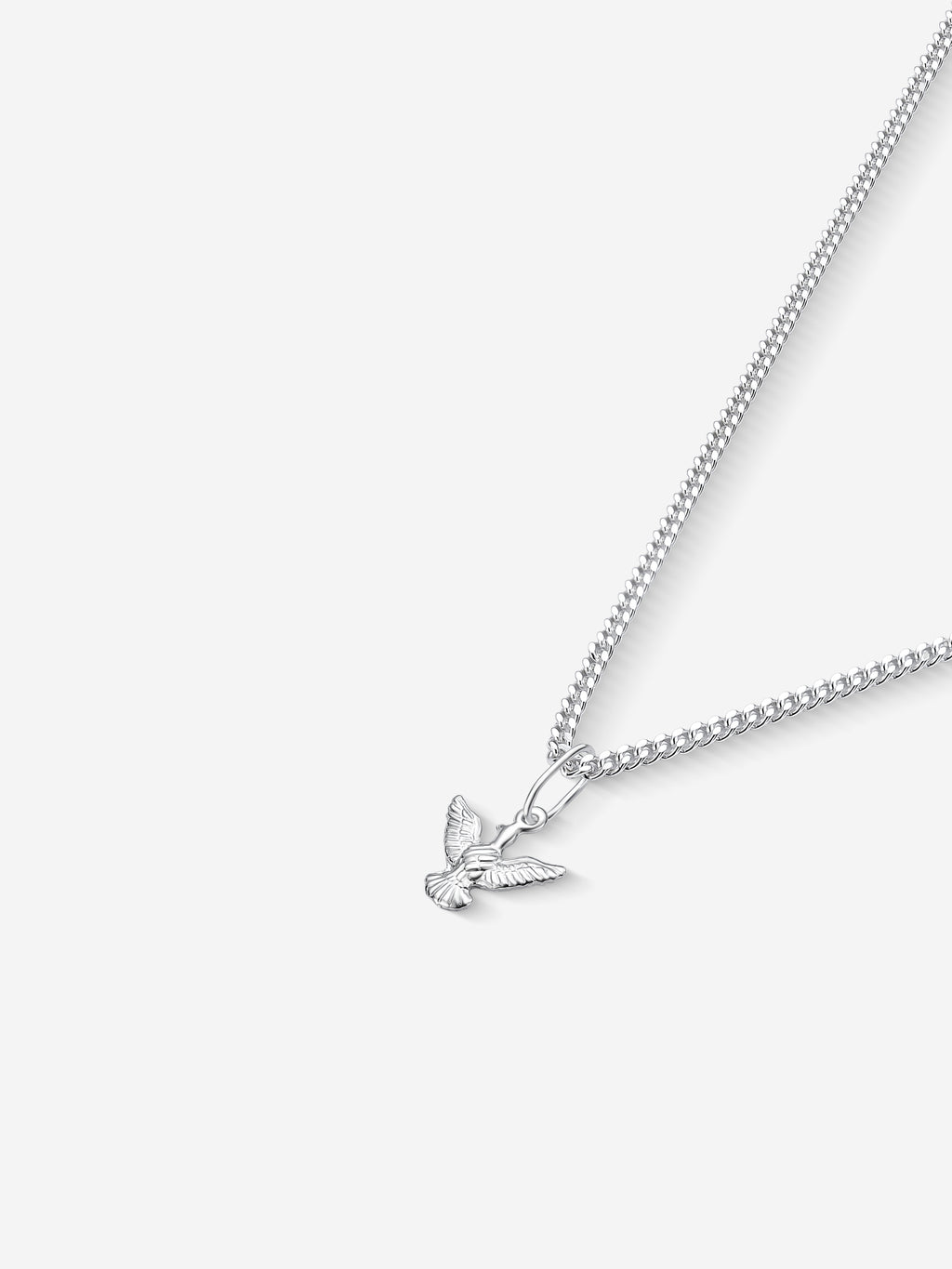 MATERIAL: PRATA | Colar Peace Mini prateado, corrente grumet, vista em perspectiva